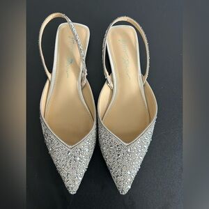 BETSY JOHNSON Size 8M Vance Slingback Flats SILVER RHINESTONES POINTED TOE